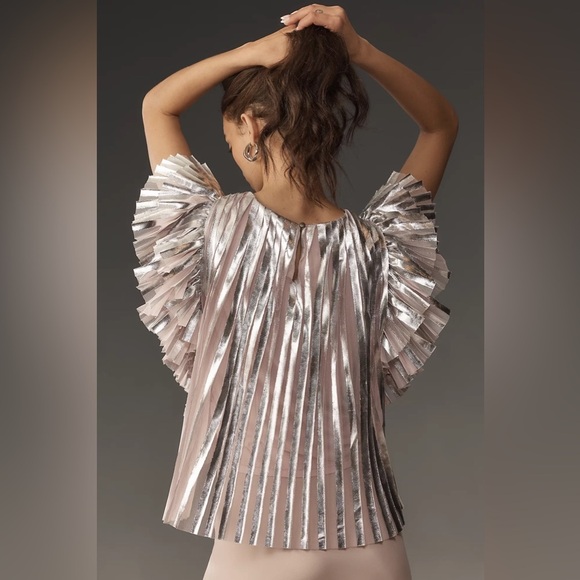 Anthropologie Tops - NWT! By Anthropologie Flutter-Sleeve Foil Pleated Top 🍓